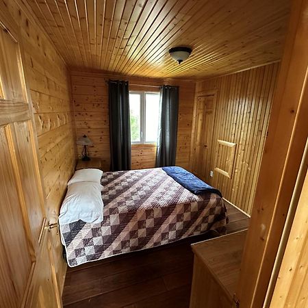 Chalets Et Spa Lac Saint-Jean Шамбор Екстериор снимка