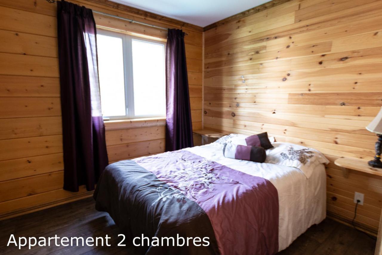 Chalets Et Spa Lac Saint-Jean Шамбор Екстериор снимка
