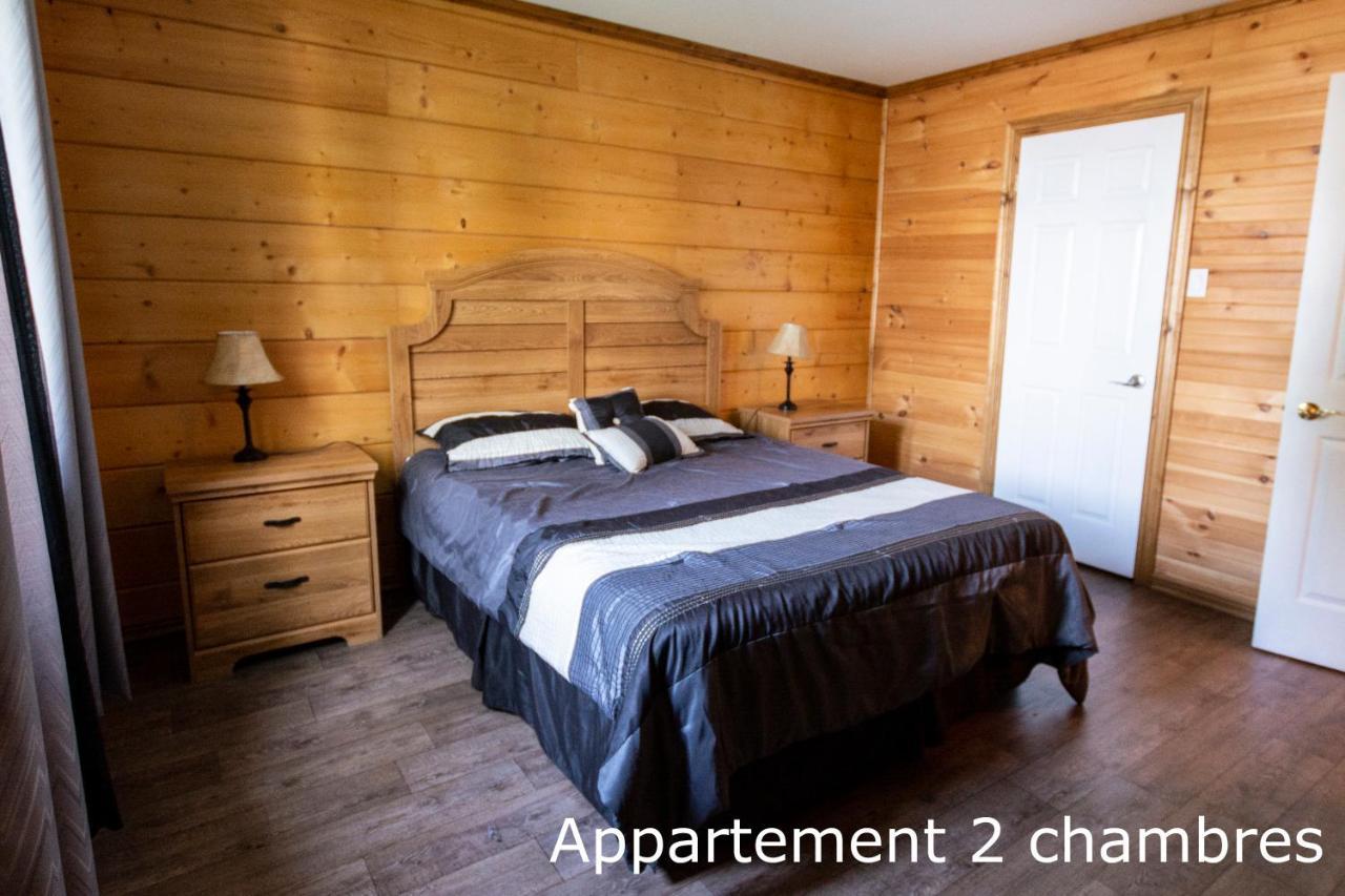 Chalets Et Spa Lac Saint-Jean Шамбор Екстериор снимка