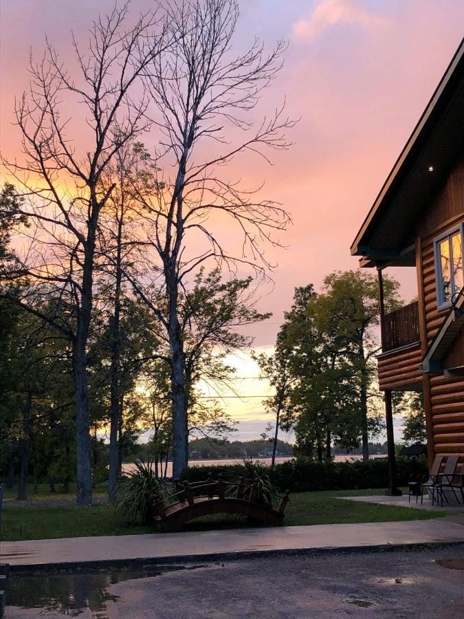 Chalets Et Spa Lac Saint-Jean Шамбор Екстериор снимка