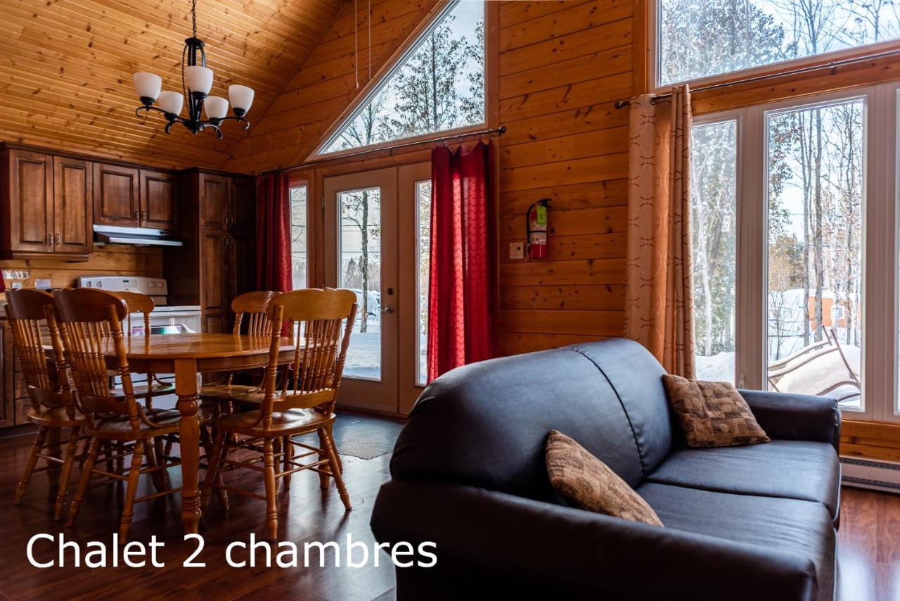 Chalets Et Spa Lac Saint-Jean Шамбор Екстериор снимка