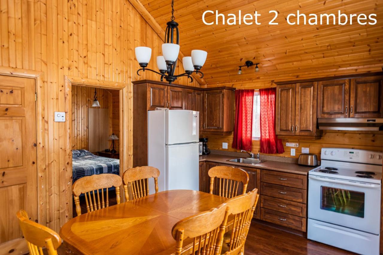 Chalets Et Spa Lac Saint-Jean Шамбор Екстериор снимка