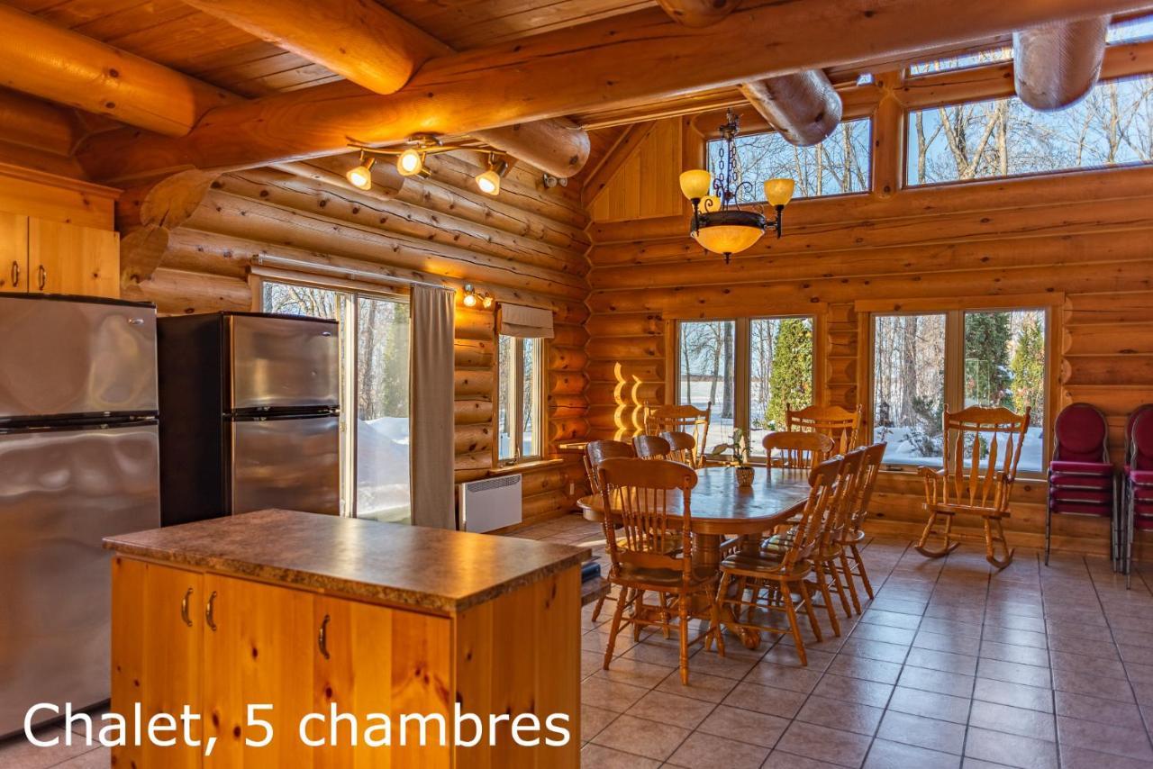 Chalets Et Spa Lac Saint-Jean Шамбор Екстериор снимка