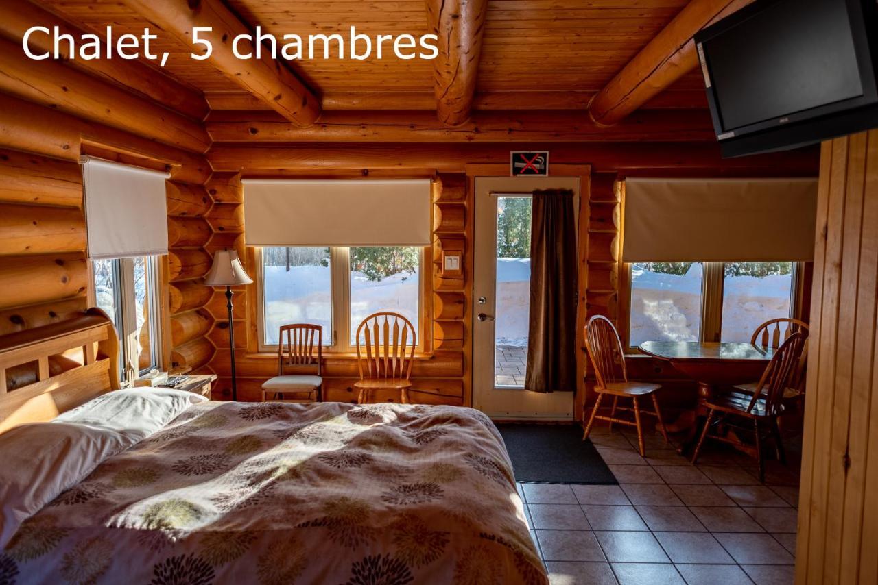 Chalets Et Spa Lac Saint-Jean Шамбор Екстериор снимка