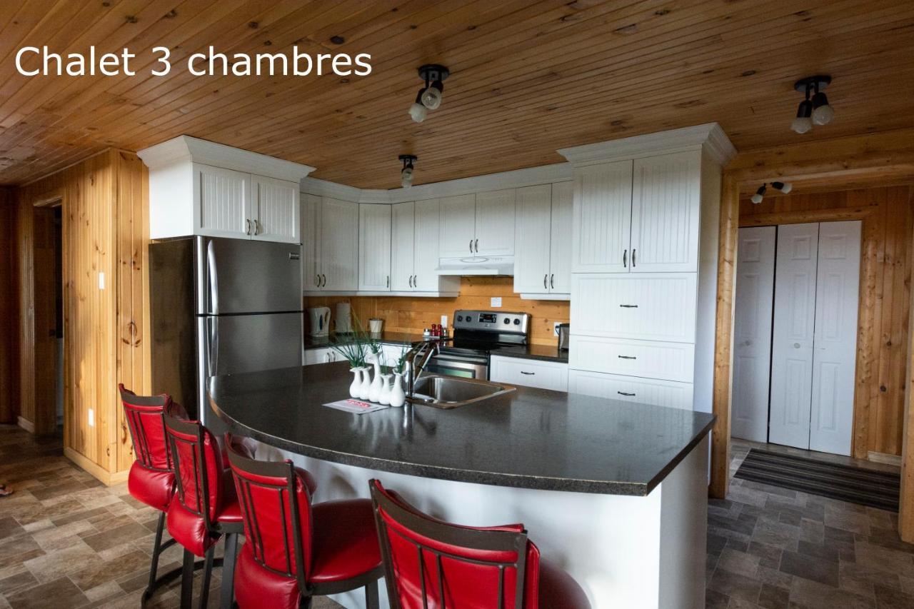 Chalets Et Spa Lac Saint-Jean Шамбор Екстериор снимка