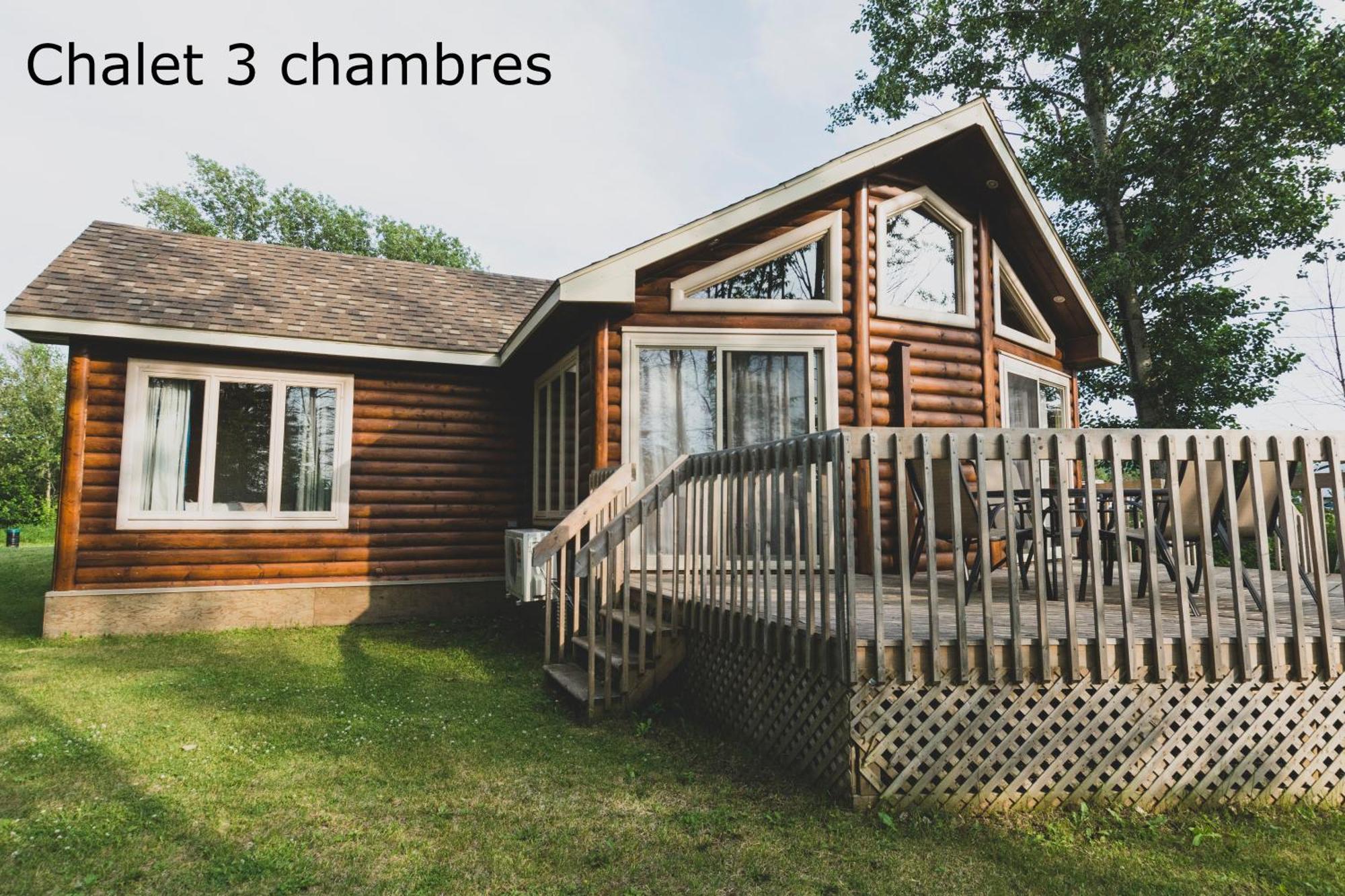 Chalets Et Spa Lac Saint-Jean Шамбор Екстериор снимка