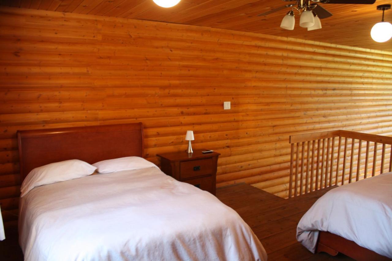Chalets Et Spa Lac Saint-Jean Шамбор Екстериор снимка