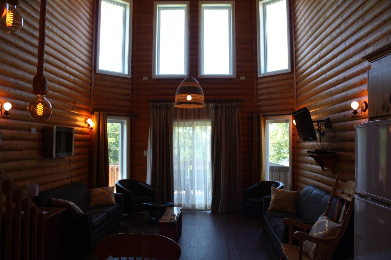 Chalets Et Spa Lac Saint-Jean Шамбор Екстериор снимка