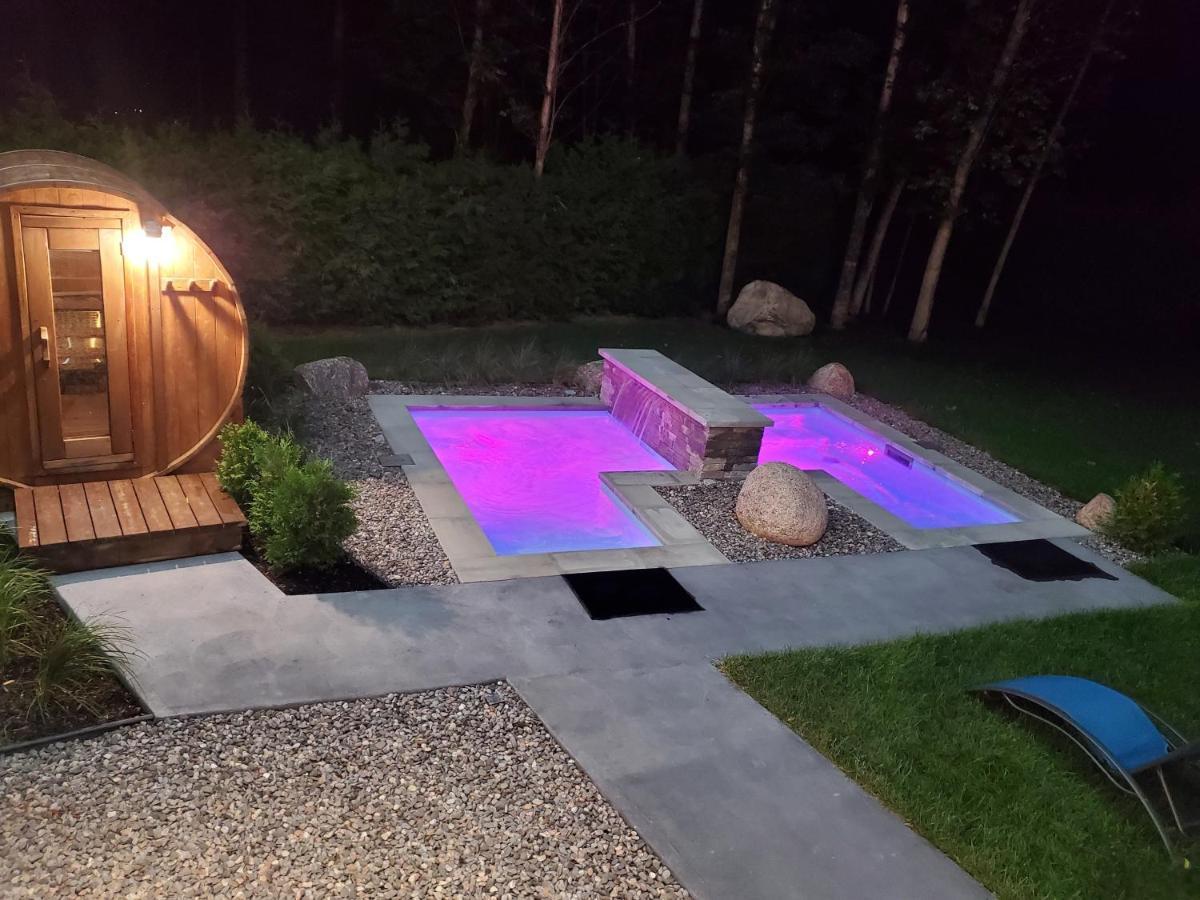 Chalets Et Spa Lac Saint-Jean Шамбор Екстериор снимка
