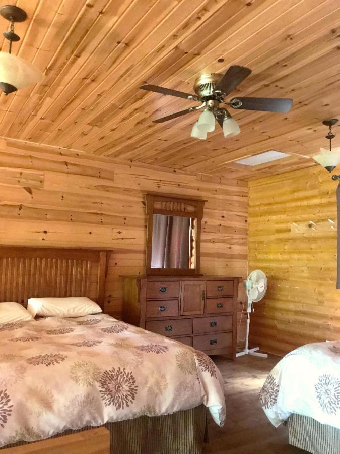 Chalets Et Spa Lac Saint-Jean Шамбор Екстериор снимка