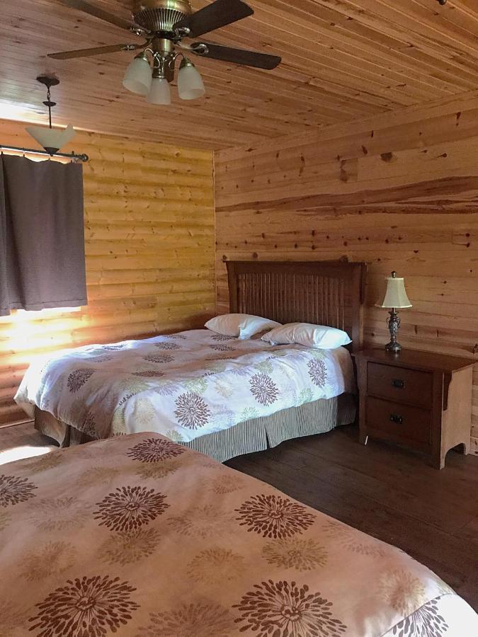 Chalets Et Spa Lac Saint-Jean Шамбор Екстериор снимка