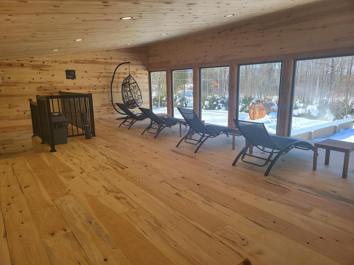 Chalets Et Spa Lac Saint-Jean Шамбор Екстериор снимка