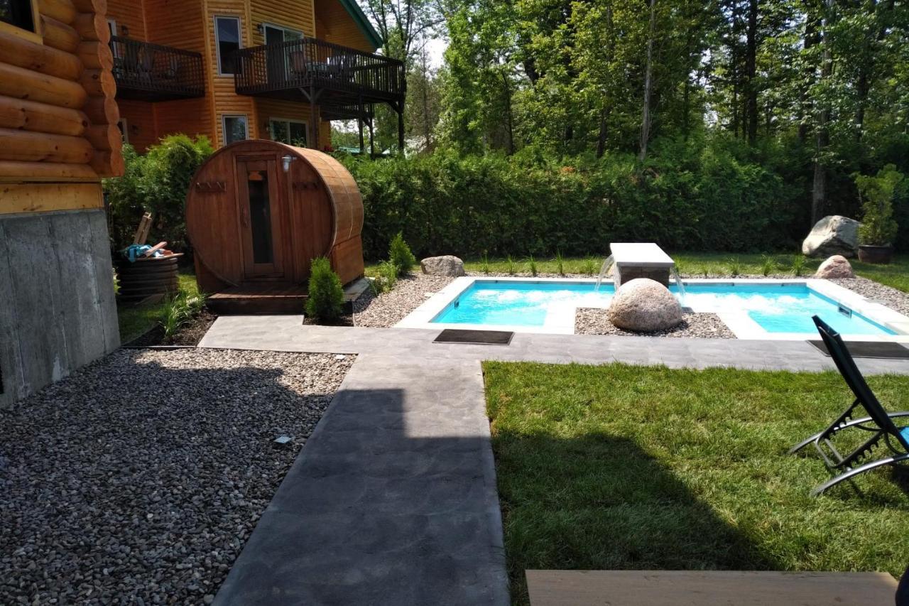 Chalets Et Spa Lac Saint-Jean Шамбор Екстериор снимка