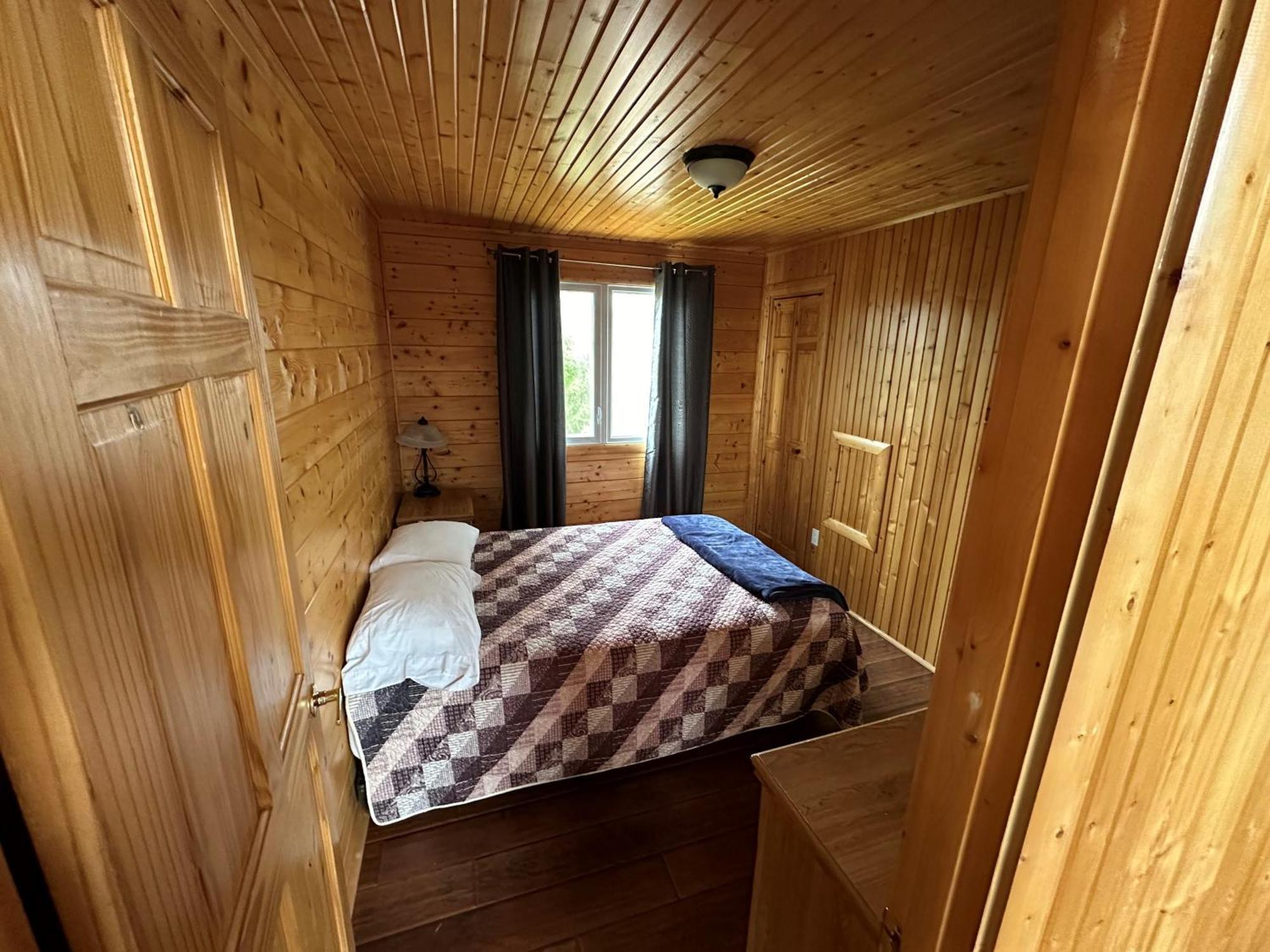 Chalets Et Spa Lac Saint-Jean Шамбор Екстериор снимка