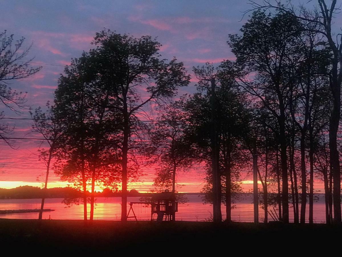 Chalets Et Spa Lac Saint-Jean Шамбор Екстериор снимка